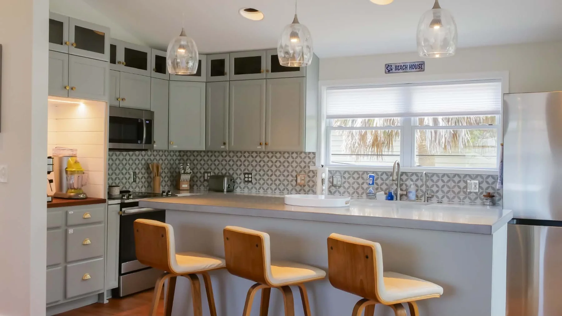 Kitchen with breakfast bar and three wooden stools